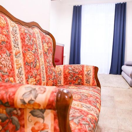 Stefania Apartment Centre Praag Buitenkant foto