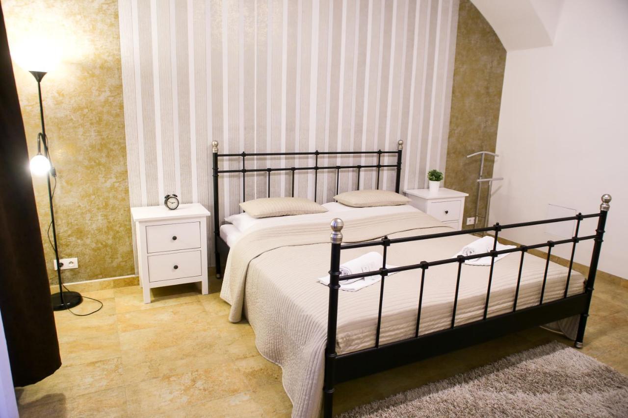 Stefania Apartment Centre Praag Buitenkant foto